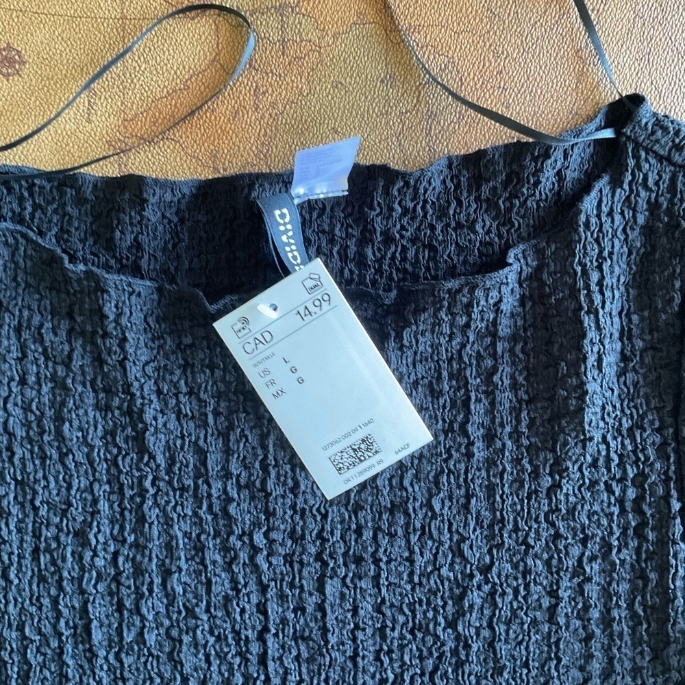 H&M Black Crinkle Textured Off-Shoulder top - Picture 3 of 6